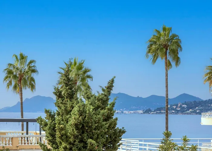 Les Tropiques Bord De Juan Les Pins Apartment